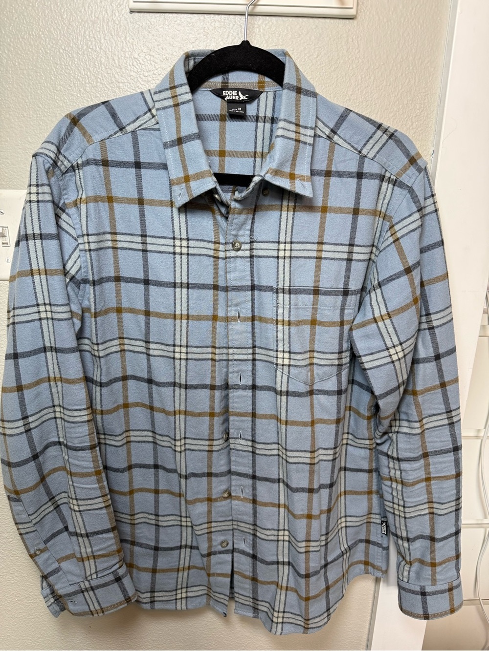 Eddie Bauer Men’s M Blue Plaid Flannel Button Down Shirt Outdoor